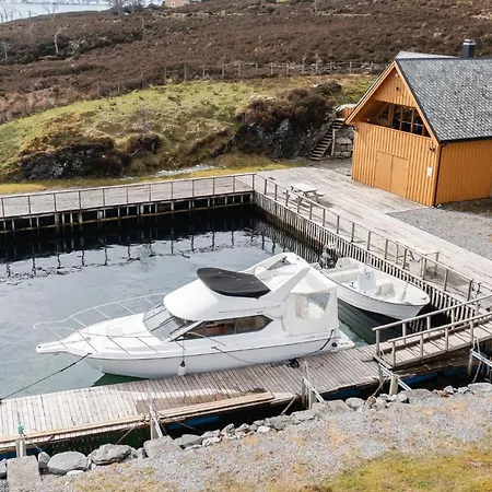 Amazing In Kvamsoy With House Sea View Sandvik (More og Romsdal)