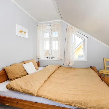 Дом отдыха Amazing In Kvamsoy With House Sea View
